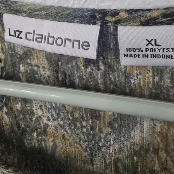 Liz Claiborne Sheer Green and Yellow Patterned Blouse W/covered Buttons, Size XL - Picture 4 of 4